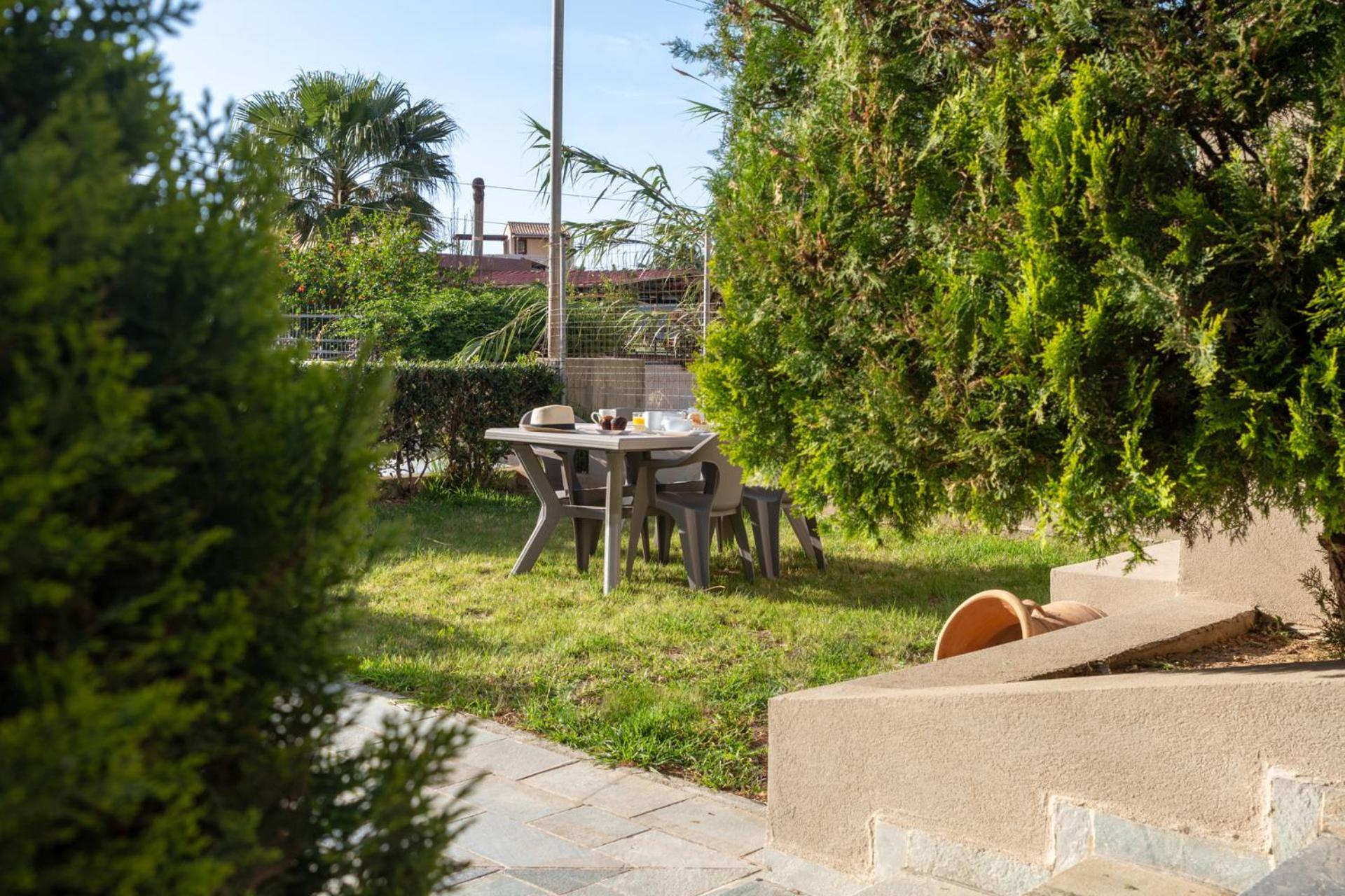 Elio A 1Bdr Apt With Garden 1 Min From The Beach By Hospi Iraklio Eksteriør bilde